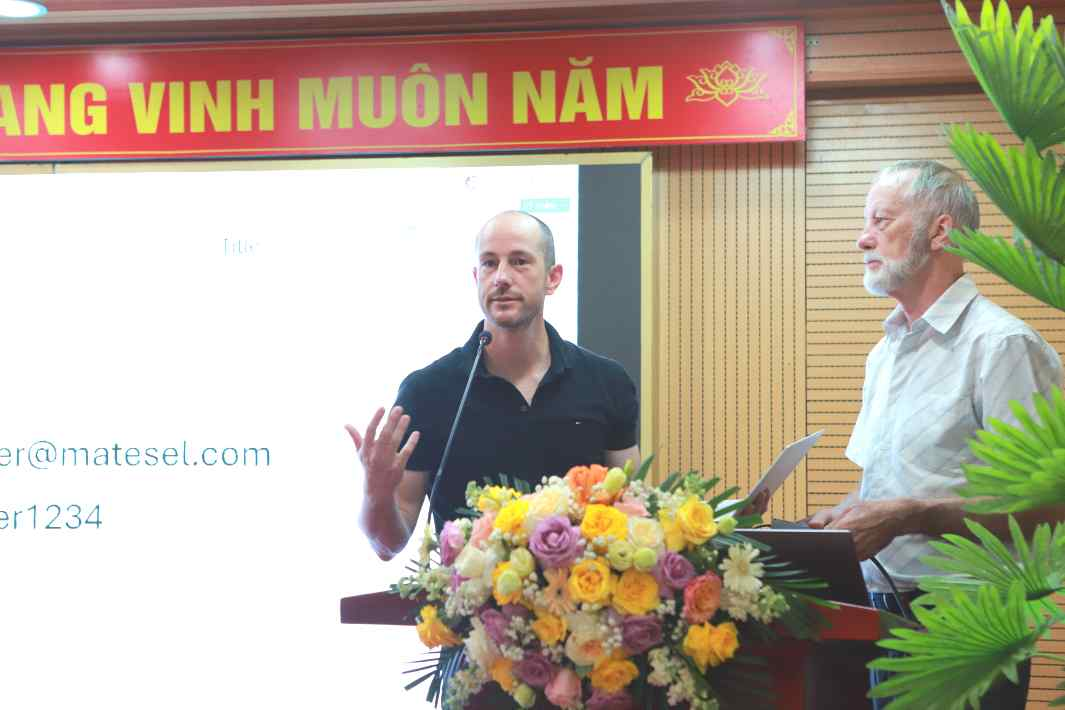 Bài giảng của Prof. Brian Kinghorn